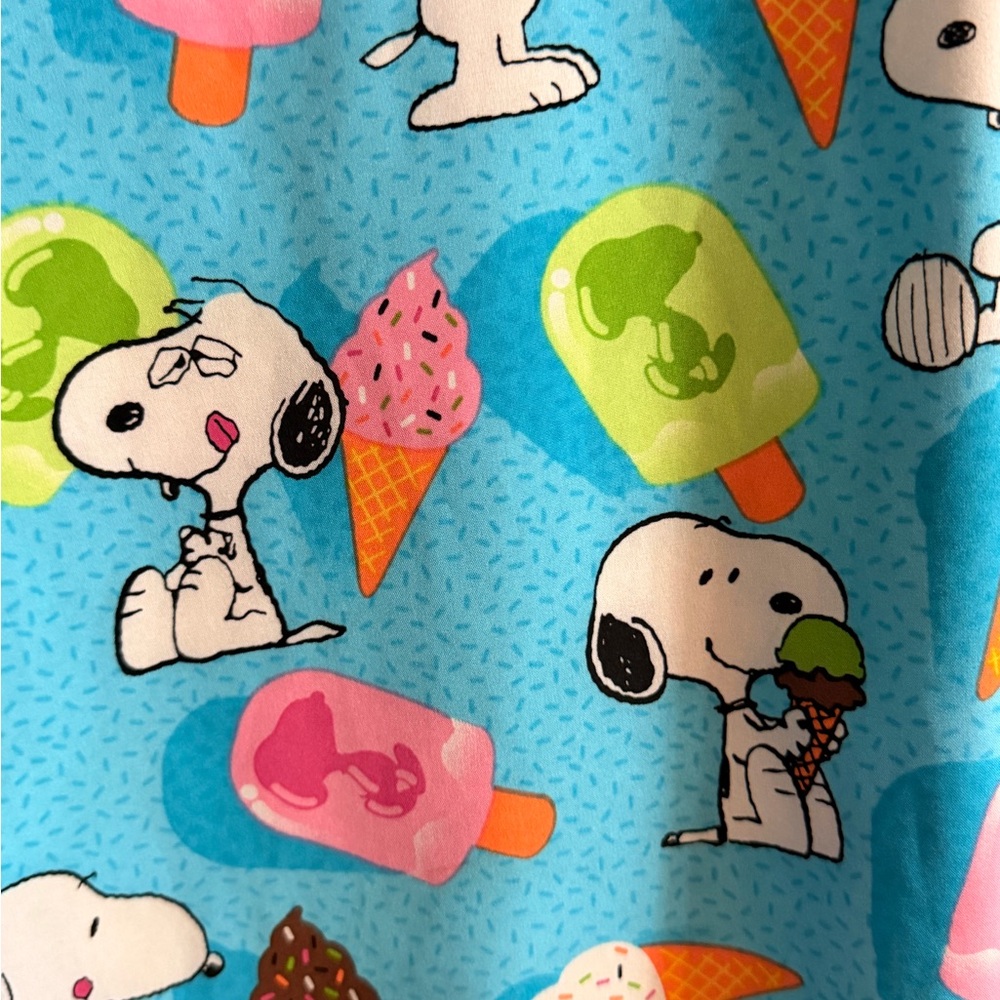 Snoopy Ice cream scrub top XL - Picture 2 of 3